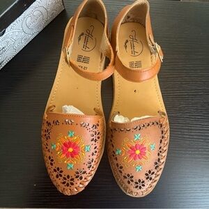 Mexican Huaraches embroidered Size 10 NEW